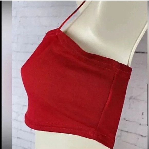 RED PRETTYLITTLETHING SLINKY STRAIGHT NECK SPAGHETTI STRAP CROP
SIZE 2 - Picture 5 of 11